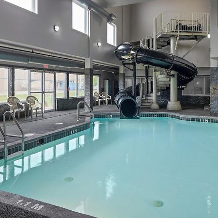 Home Inn & Suites Regina Airport Екстериор снимка
