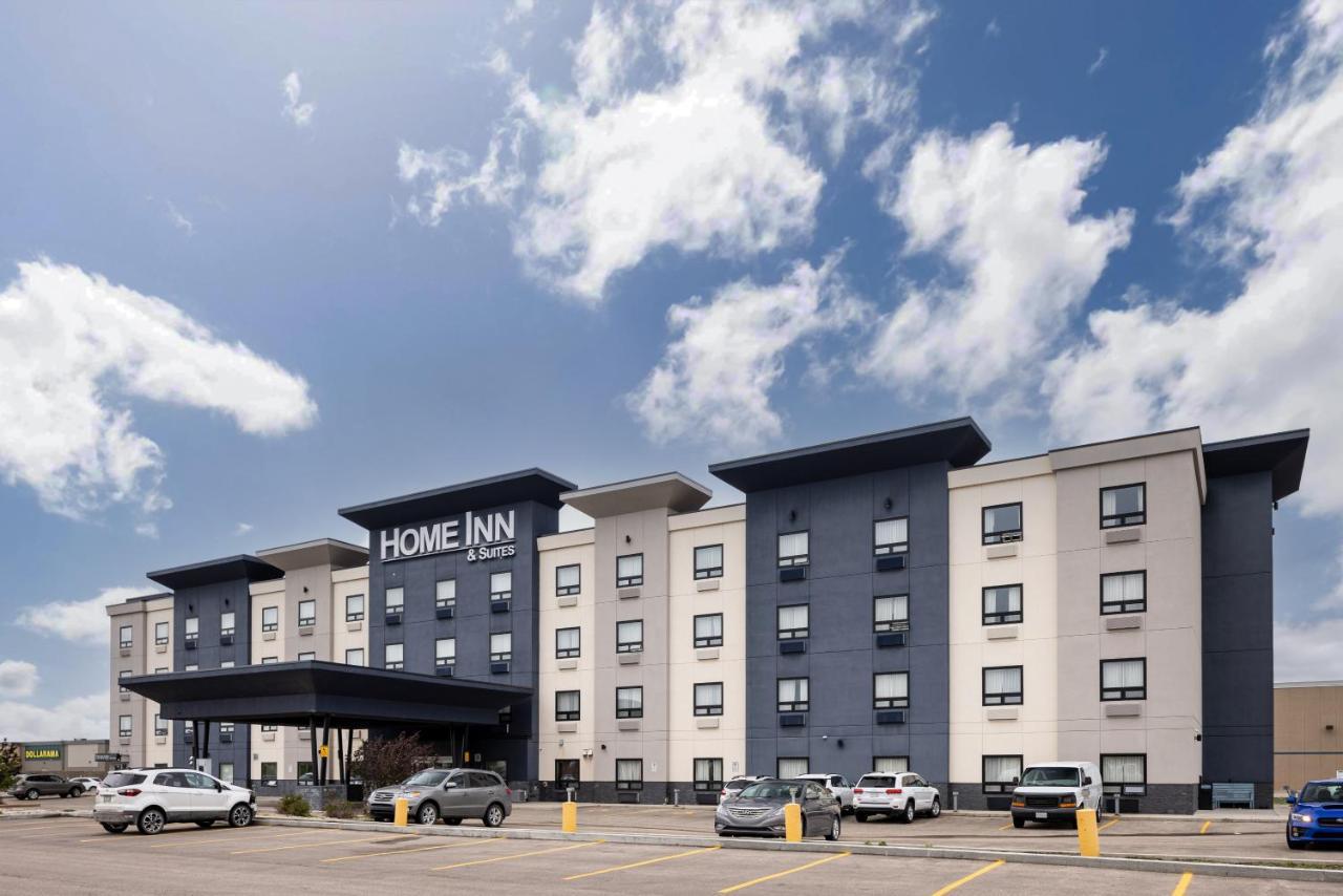 Home Inn & Suites Regina Airport Екстериор снимка