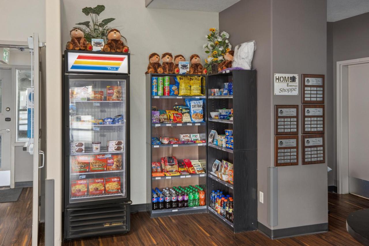 Home Inn & Suites Regina Airport Екстериор снимка