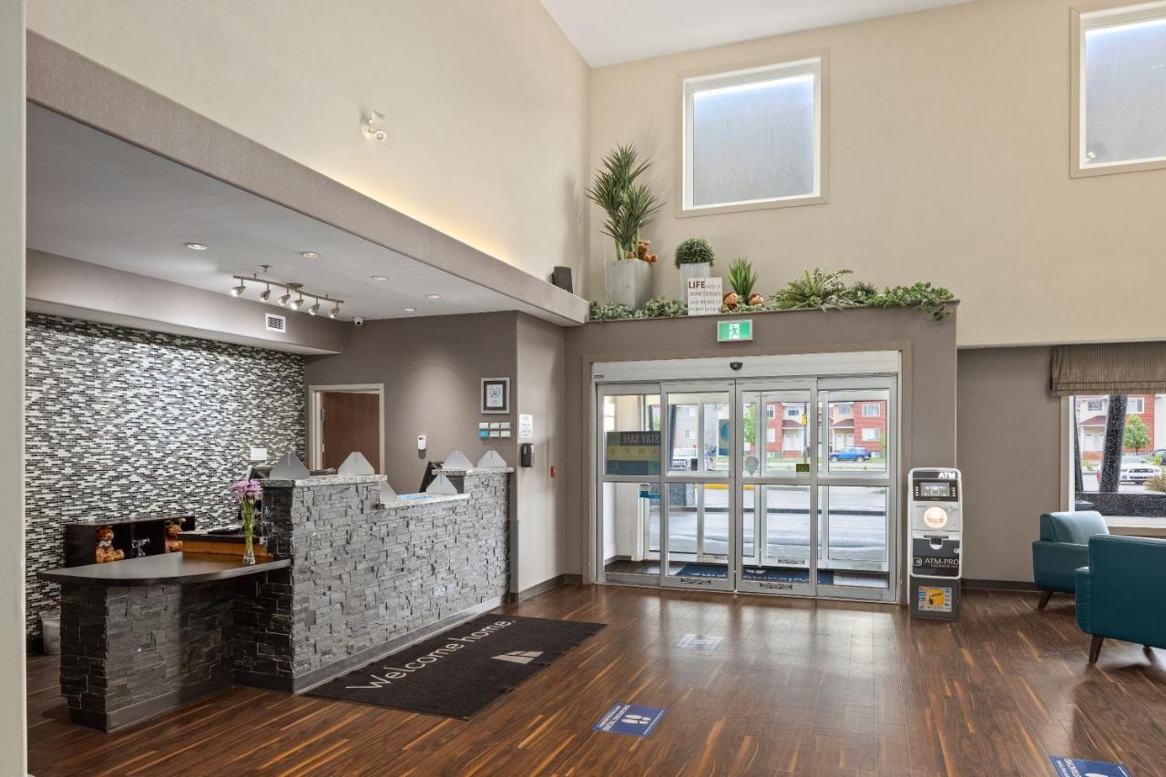 Home Inn & Suites Regina Airport Екстериор снимка