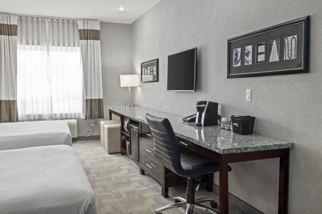 Home Inn & Suites Regina Airport Екстериор снимка