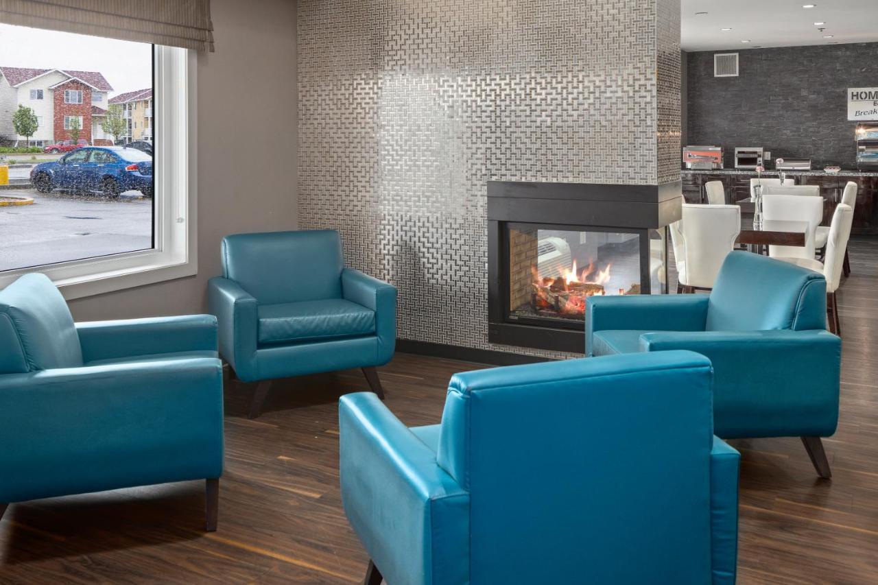 Home Inn & Suites Regina Airport Екстериор снимка