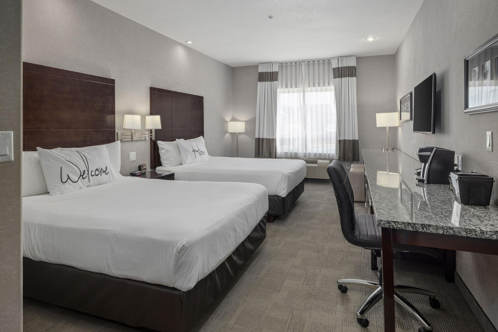 Home Inn & Suites Regina Airport Екстериор снимка