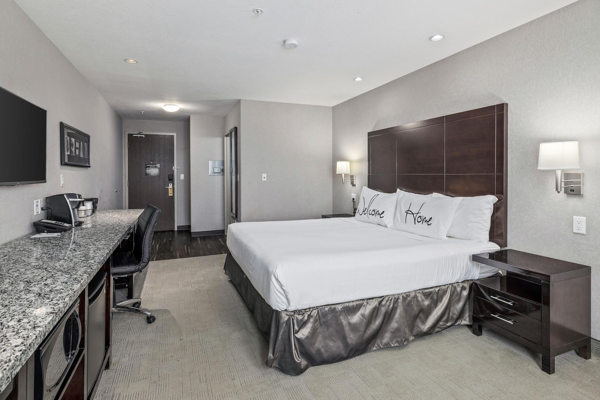 Home Inn & Suites Regina Airport Екстериор снимка