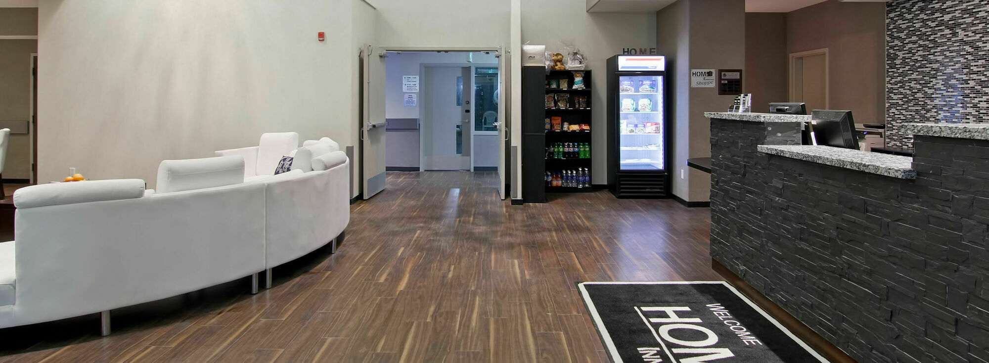 Home Inn & Suites Regina Airport Екстериор снимка