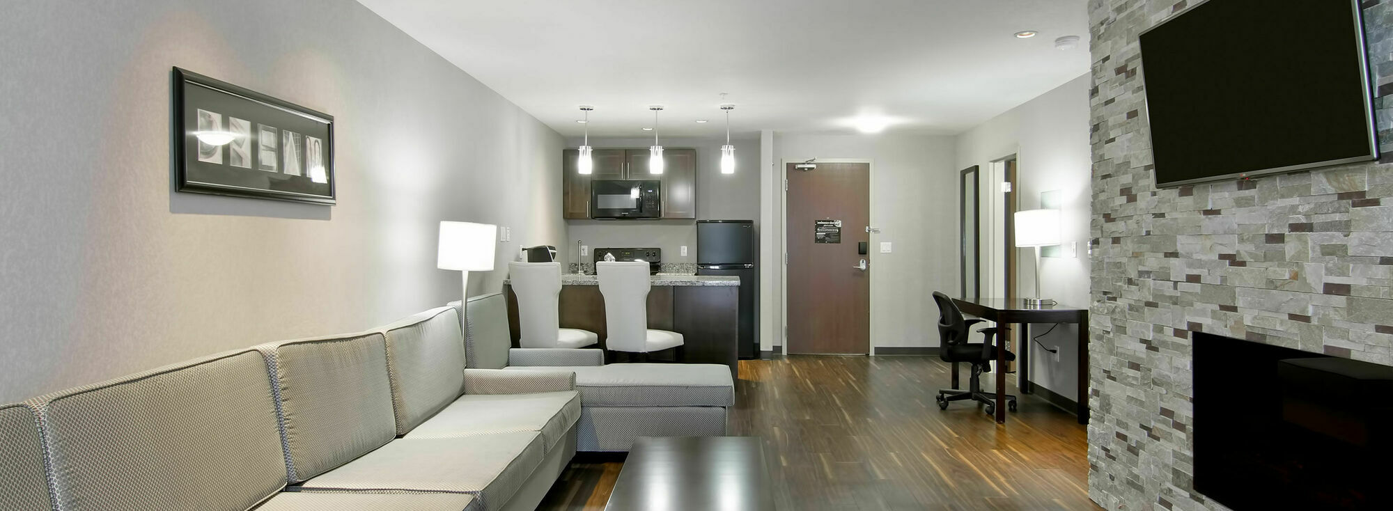 Home Inn & Suites Regina Airport Екстериор снимка