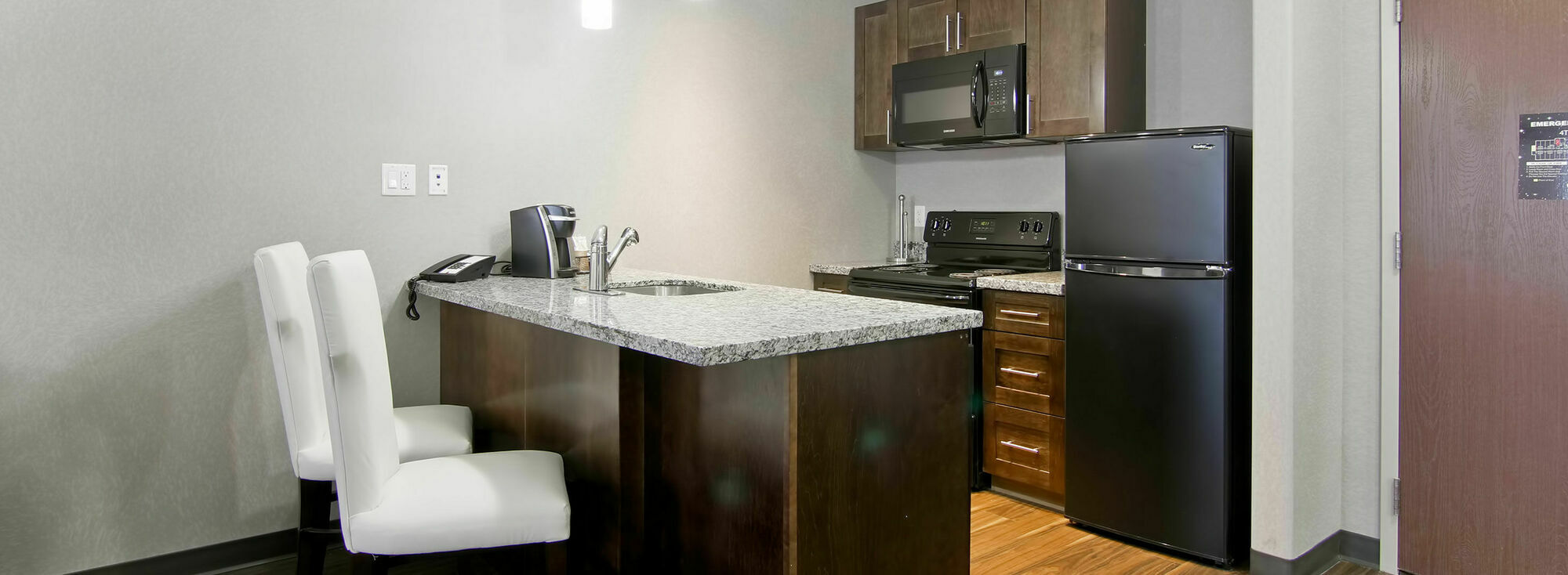 Home Inn & Suites Regina Airport Екстериор снимка